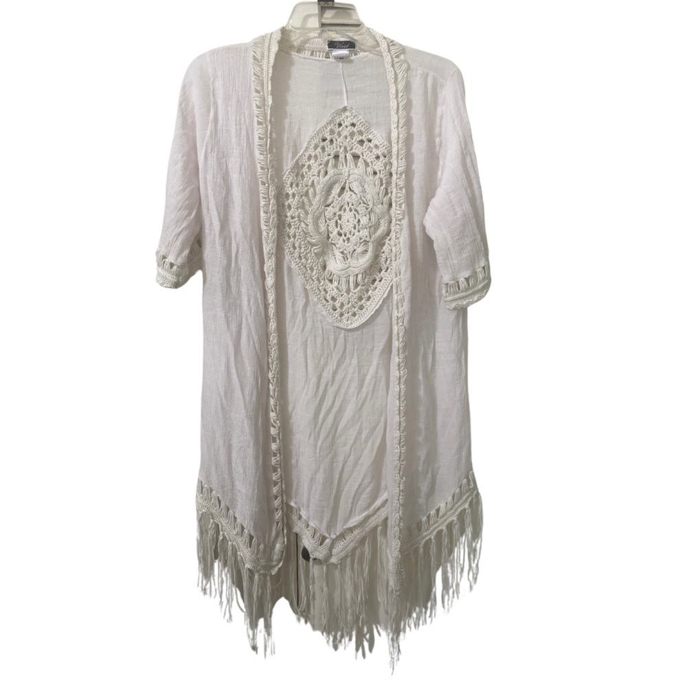 Vivid Cream Lace Wrap with Intricate Crochet Design